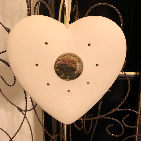 Special Porcelain Heritage Heart “Grandmother”. - Picture 3 of 7